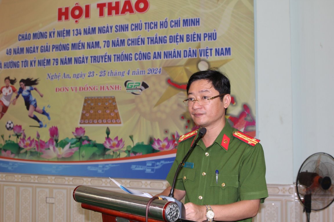 Đồng chí Đại tá Trần Ngọc Tuấn, Phó Giám đốc Công an tỉnh phát biểu khai mạc Hội thao