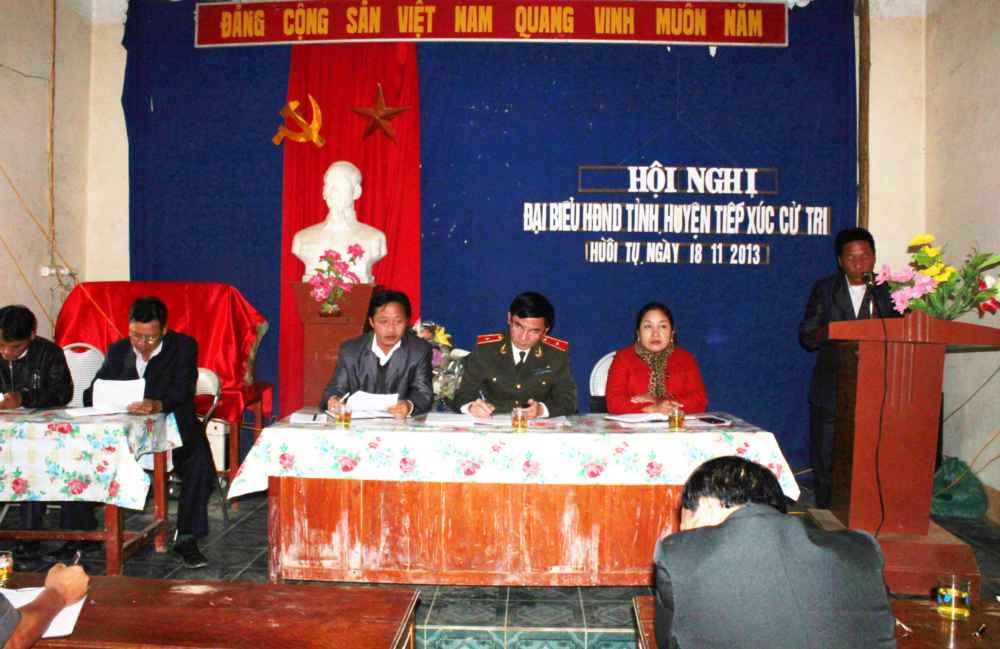 Thiếu tướng Nguyễn Xuân Lâm - Giám đốc Công an Nghệ An tiếp xúc cử tri tại xã Huồi Tụ - Kỳ Sơn