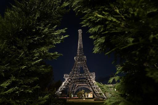 Một bản sao cao 26 mét của tháp Eiffel ở Athens - Hy Lạp