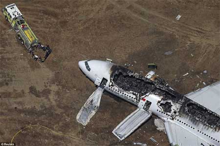 Máy bay của Asiana Airlines Boeing 777 gặp nạn khi hạ cánh xuống sân bay quốc tế San Francisco ở California hôm 6/7 làm hai người thiệt mạng.
