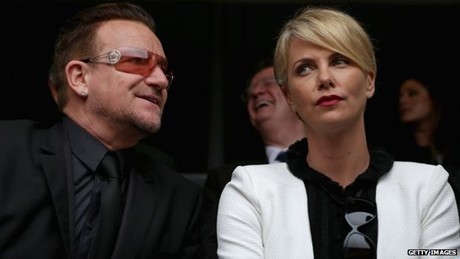 Nam ca sĩ Bono và nữ diễn viên Charlize Theron cũng tham dự buổi lễ.
