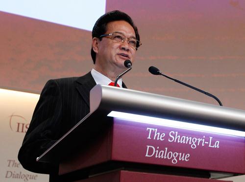 Tháng 6 - Thủ tướng Việt Nam Nguyễn Tấn Dũng phát biểu khai mạc tại sự kiện Đối thoại quốc phòng Shangri-La 2013. Bài phát biểu đã đánh giá một cách kịp thời, đúng đắn và công bằng các giải pháp cho các vấn đề của thế giới c