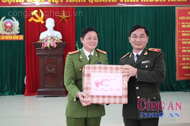 Giám đốc Công an tỉnh chúc Tết CBCS Công an huyện Nghi Lộc