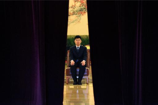 Một người bảo vệ tại Cung điện nhân dân ở Bắc Kinh trước khi khai mạc kỳ họp thường niên của quốc hội
