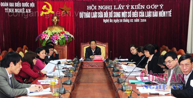  Đồng chí Phạm Văn Tấn - Trưởng đoàn ĐBQH tỉnh  chủ trì cuộc họp