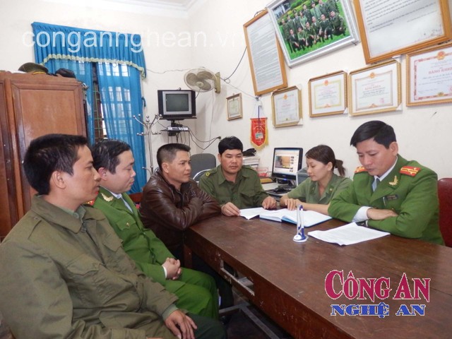 Công an huyện Quế Phong phối hợp giải quyết các vấn đề  liên quan đến ANTT tại thị trấn Kim Sơn