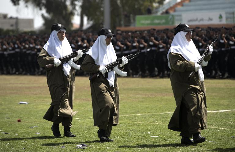 Các thành viên an ninh nữ của các tổ chức trung thành của Hamas tham gia vào một buổi lễ tốt nghiệp tại thành phố Gaza