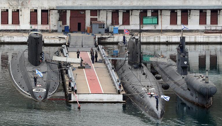 Lễ thượng cờ Nga trên một tàu ngầm nguyên thuộc về quân đội Ukraine tại cảng Sevastopol, Crimea