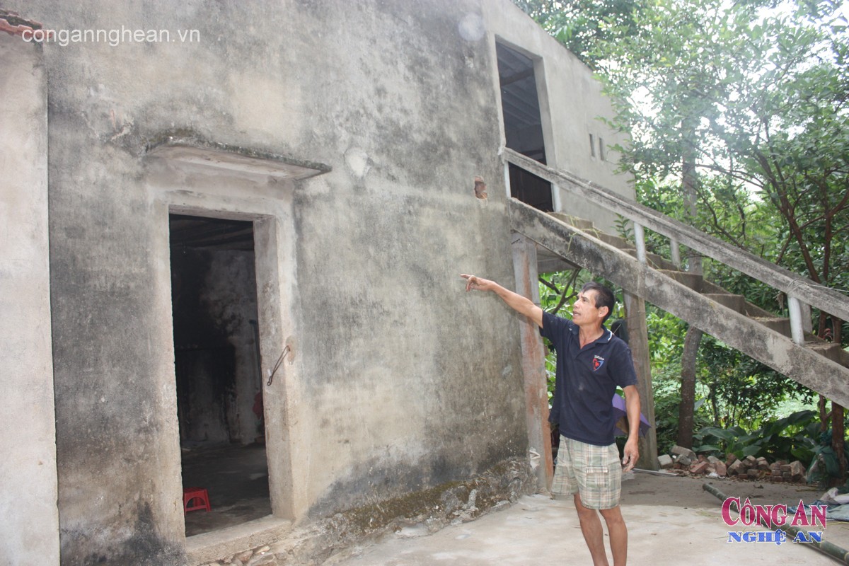 Niềm vui các hộ nghèo xã Hưng Nhân, huyện Hưng Nguyên được hỗ trợ  xây nhà tránh lũ