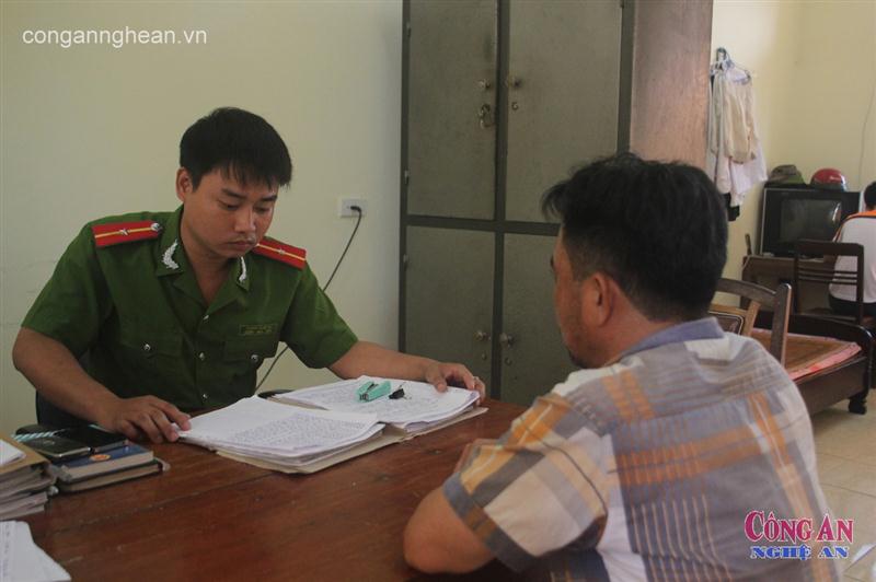 Cơ quan Công an huyện Quỳnh Lưu đấu tranh với đối tượng Nguyễn Văn Nhiều 