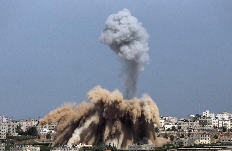 Cột khói từ một cuộc không kích của Israel tại Dải Gaza