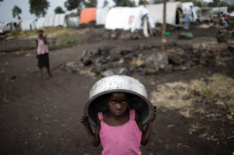 Đứa trẻ người Congo tại trại Bulengo dành cho người dân tị nạn, cách 20 km về phía tây của thành phố Goma, Cộng hòa Dân chủ Congo
