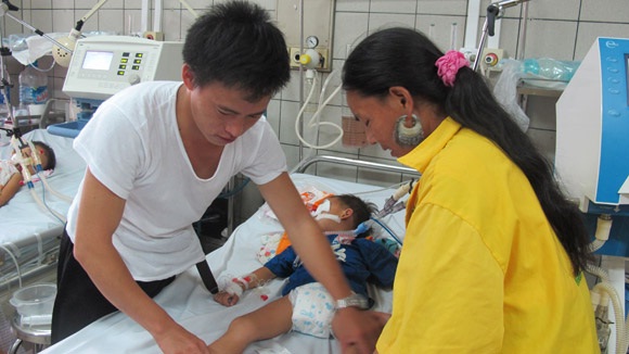 Bệnh nhi bị viêm não Nhật Bản điều trị tại BV Bạch Mai