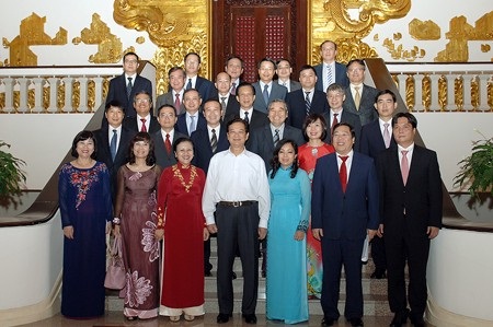​Thủ tướng Nguyễn Tấn Dũng và các Trưởng cơ quan đại diện Việt Nam ở nước ngoài. 