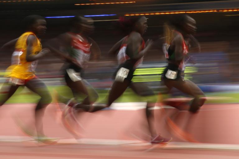 3 VĐV Kenya dẫn đầu trong đường chạy 10.000 m nữ  tại giải thể thao Commonwealth Games ở thành phố Glasgow, Scotland