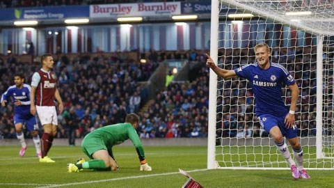 Andre Schuerrle ăn mừng sau bàn thắng nâng tỷ số lên 2-1 cho Chelsea
