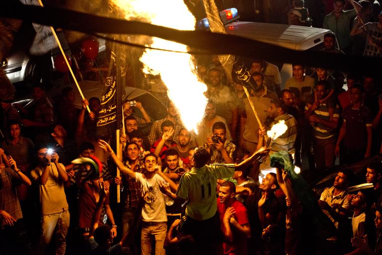 Đám đông người dân Palestine tại Gaza tụ tập để ăn mừng thỏa thuận ngừng bắn giữa Israel và Hamas