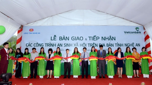 Lễ tiếp nhận các công trình an sinh xã hội trên địa bàn Nghệ An từ Vietcombank