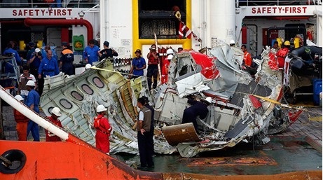 Một phần chiếc máy bay AirAsia QZ8501 được trục vớt