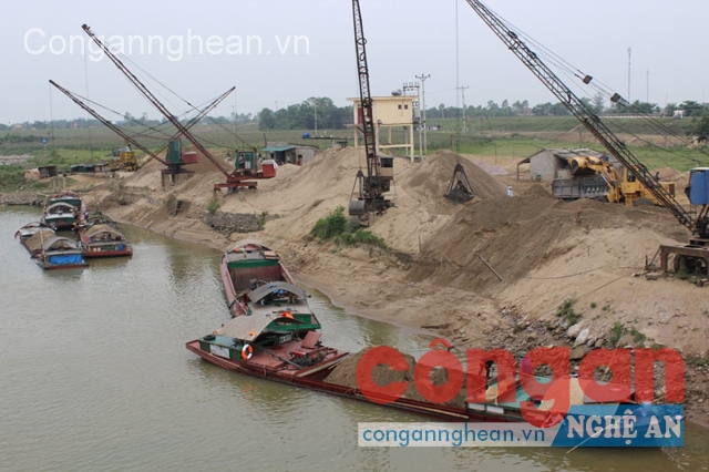Cần thực hiện đồng bộ nhiều giải pháp để chấn chỉnh tình trạng khai thác cát trái phép trên sông Lam
