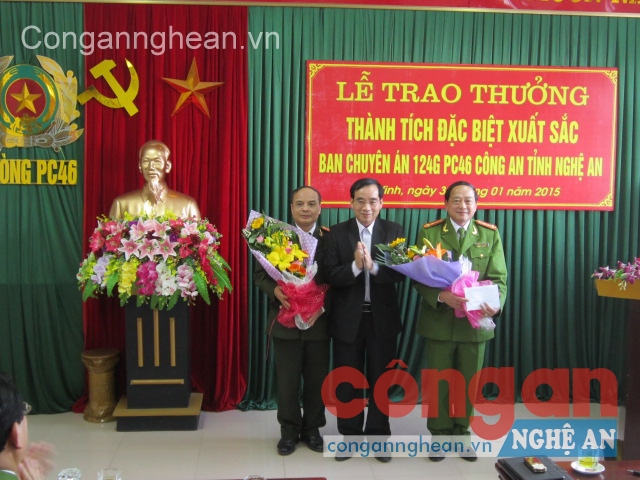 Lãnh đạo UBND tỉnh Nghệ An chúc mừng Ban chuyên án 