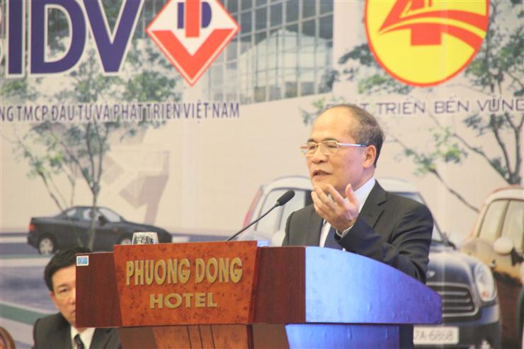 đồng chí Nguyễn Sinh Hùng, Ủy viên Bộ Chính trị, Chủ tịch Quốc hội phát biểu tại hội nghị