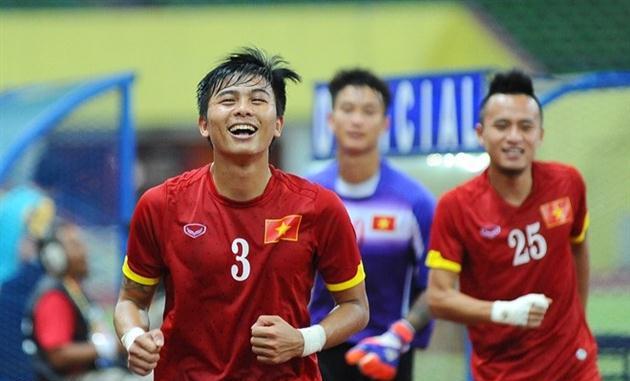 Mạnh Hùng (Số 3) có phong độ ấn tượng trong màu áo tuyển U23 Việt Nam