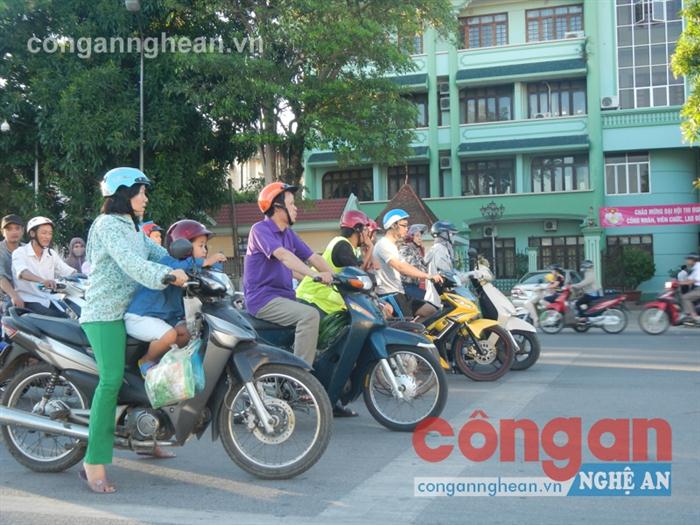Cần sự đồng thuận của người dân trong việc nộp phí đường bộ đối với xe môtô