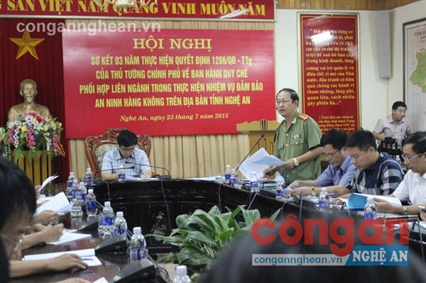 Đồng chí Đại tá Nguyễn Tiến Dần, Phó Giám đốc Công an tỉnh phát biểu                     tại Hội nghị sơ kết 3 năm thực hiện nhiệm vụ đảm bảo an ninh hàng không trên địa bàn Nghệ An