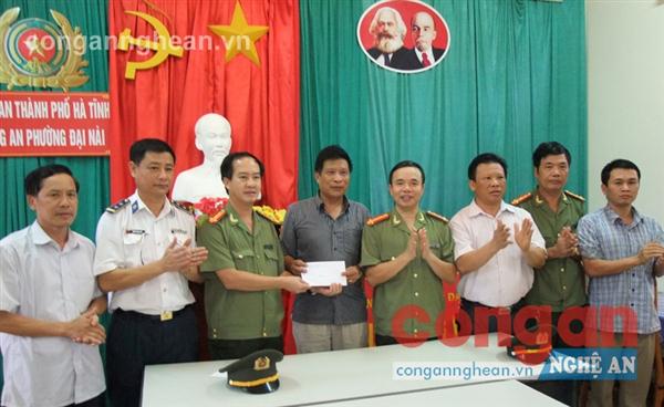 Lãnh đạo Công an tỉnh Hà Tĩnh thưởng “nóng” Ban chuyên án TN0715                             