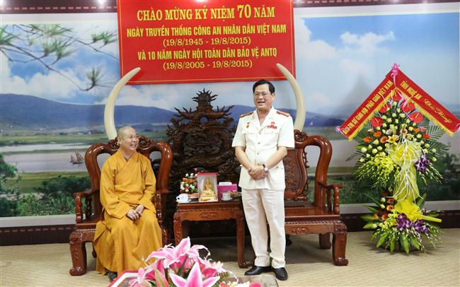 Đại tá Nguyễn Hữu Cầu, Bí thư Đảng ủy, Giám đốc Công an tỉnh cảm ơn sự quan tâm của Ban trị sự Giáo hội Phật giáo Việt Nam tỉnh Nghệ An đối với Công an Nghệ An