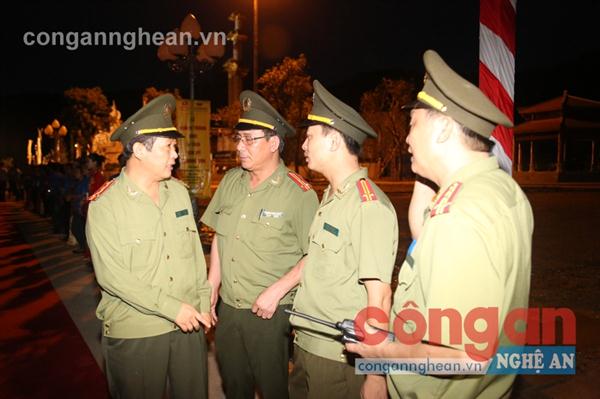 Đồng chí Đại tá Nguyễn Tiến Dần, Phó Giám đốc Công an tỉnh chỉ đạo công tác đảm bảo ANTT tại lễ khánh thành Khu di tích lịch sử quốc gia Truông Bồn