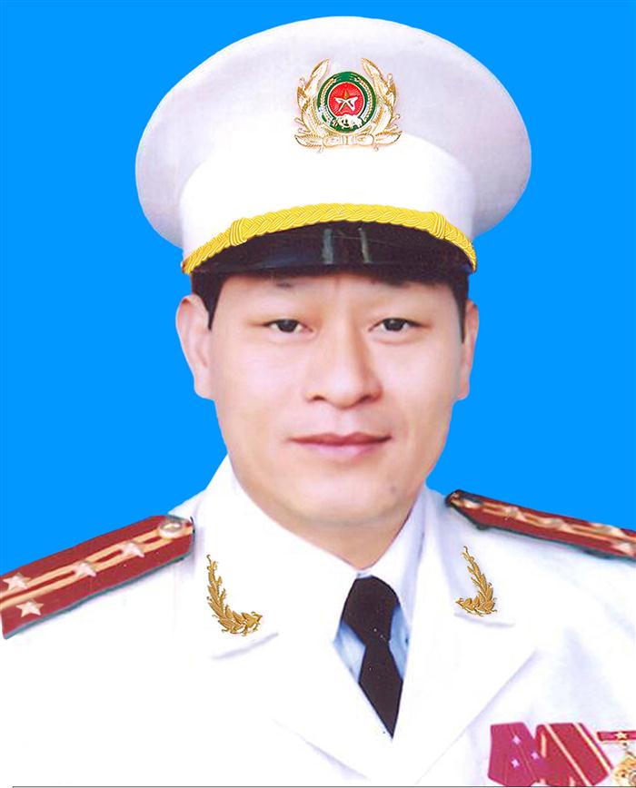 Đồng chí Đại tá Nguyễn Hữu Cầu,                                            Ủy viên BTV Tỉnh ủy, Bí thư Đảng ủy,               Giám đốc Công an tỉnh Nghệ An