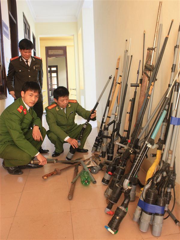 Công an huyện Anh Sơn thu giữ vũ khí, vật liệu nổ, công cụ hỗ trợ 