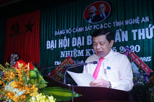 Đồng chí Nguyễn Xuân Đường, Phó Bí thư Tỉnh ủy, Chủ tịch UBND tỉnh phát biểu chỉ đạo tại hội nghị