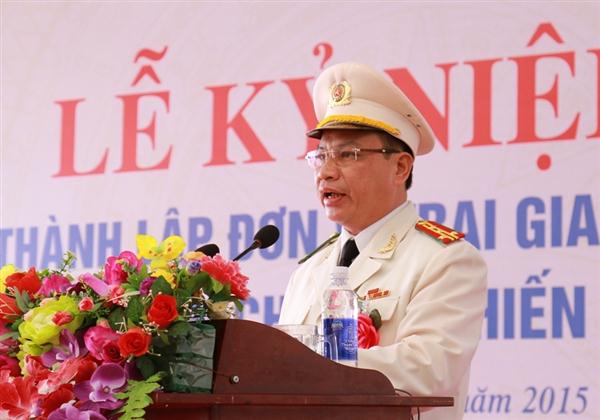 Thượng tá Phan Đình Thành,Giám thị Trại giam số 3 phát biểu khai mạc buổi lễ.