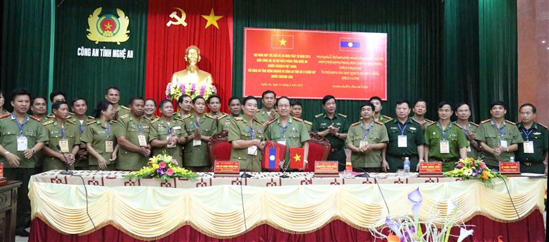 Công an 3 tỉnh Nghệ An, Xiêng Khoảng và Bôlykhămxay ký kết đảm bảo ANTT      