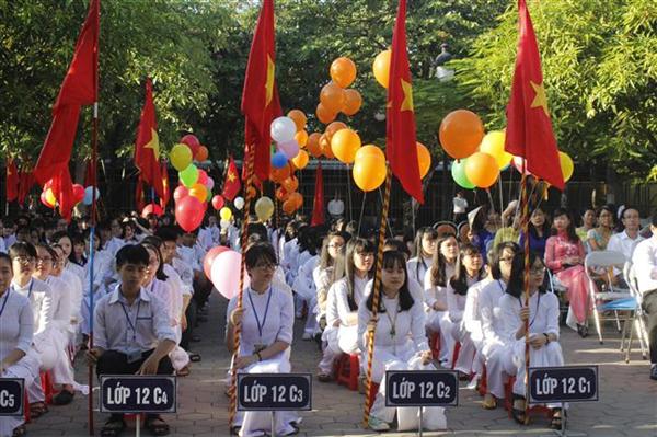 Các học sinh trường THPT chuyên Phan Bội Châu 