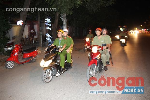 Ban Bảo vệ dân phố phường Lê Lợi thường xuyên phối hợp với                        Công an phường tuần tra, kiểm soát đảm bảo ANTT