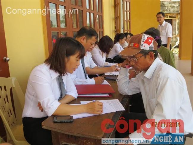 Đoàn luật sư Nghệ An tổ chức tư vấn pháp lý miễn phi cho người dân.