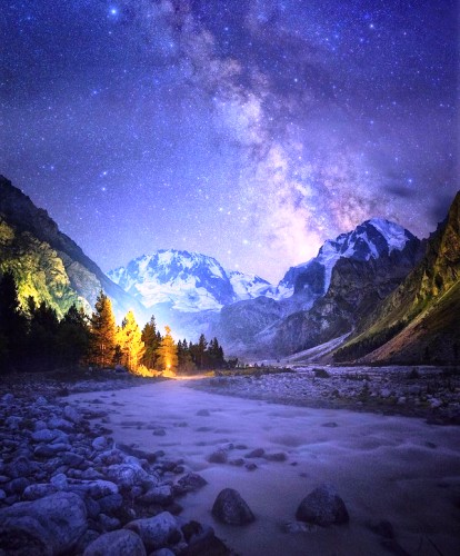 Trong dòng sông Ngân có đến hơn 100 tỷ ngôi sao và đây là nguồn cảm hứng vô tận của các nhiếp ảnh gia như Dmitriev.