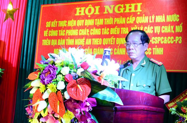 Đồng chí Đại tá Hồ Sỹ Tuấn, Giám đốc Cảnh sát PC&CC phát biểu tại hội nghị