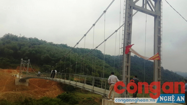  Cầu treo dân sinh bản Cai, xã Cam Lâm (Con Cuông, Nghệ An) đưa vào sử dụng đã tạo điều kiện thuận lợi cho bà con dân bản