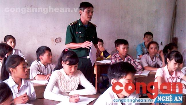 Phổ biến pháp luật cho học sinh vùng biên giới ở huyện Anh Sơn, tỉnh Nghệ An
