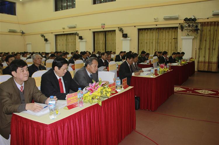 Các đại biểu tham dự kỳ họp HĐND tỉnh
