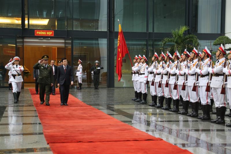 Chủ tịch nước Trương Tấn Sang duyệt Đội danh dự Công an nhân dân Việt Nam