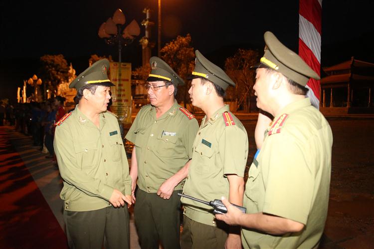 Đồng chí Đại tá Nguyễn Tiến Dần, Phó Giám đốc Công an tỉnh  chỉ đạo công tác bảo vệ tại lễ khánh thành  Khu Di tích lịch sử Truông Bồn