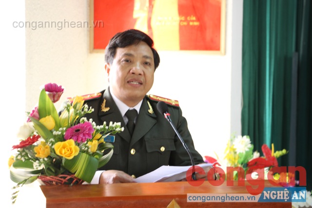 Đại tá Hồ Văn Tứ - Phó giám đốc Công an tỉnh phát biểu tại hội nghị