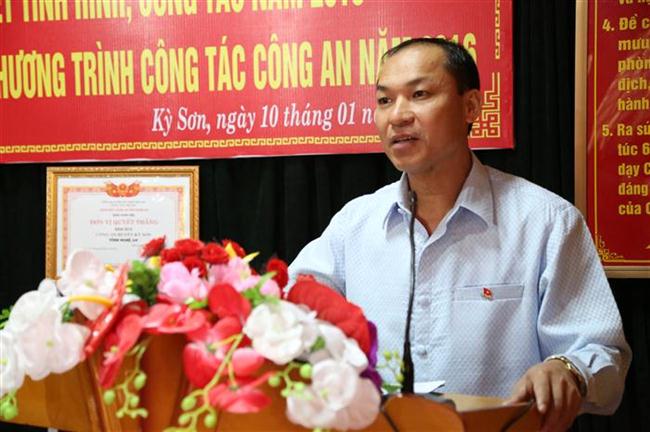 Đồng chí Vi Hòe, Tỉnh ủy viên, Bí thư Huyện ủy Kỳ Sơn phát biểu tại hội nghị