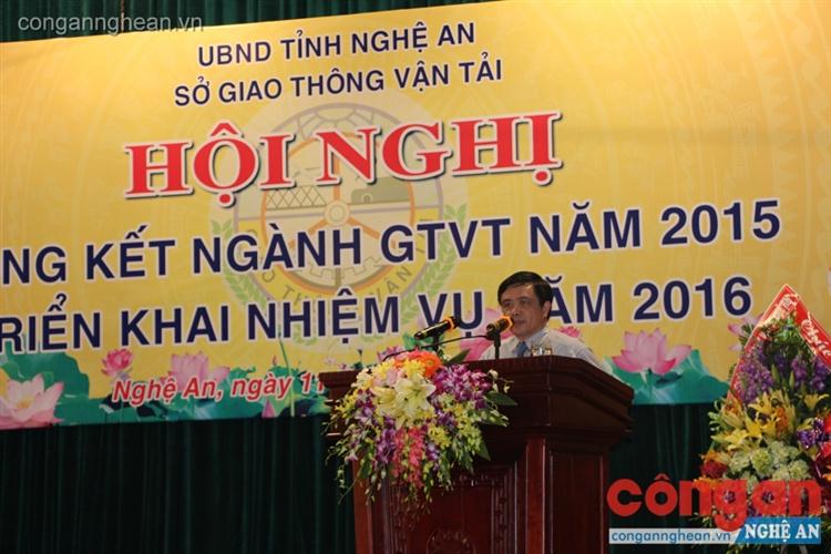 Đồng chí Huỳnh Thanh Điền, Phó chủ tịch UBND tỉnh ghi nhận những nổ lưc cố gắng của ngành GTVT trong năm 2015